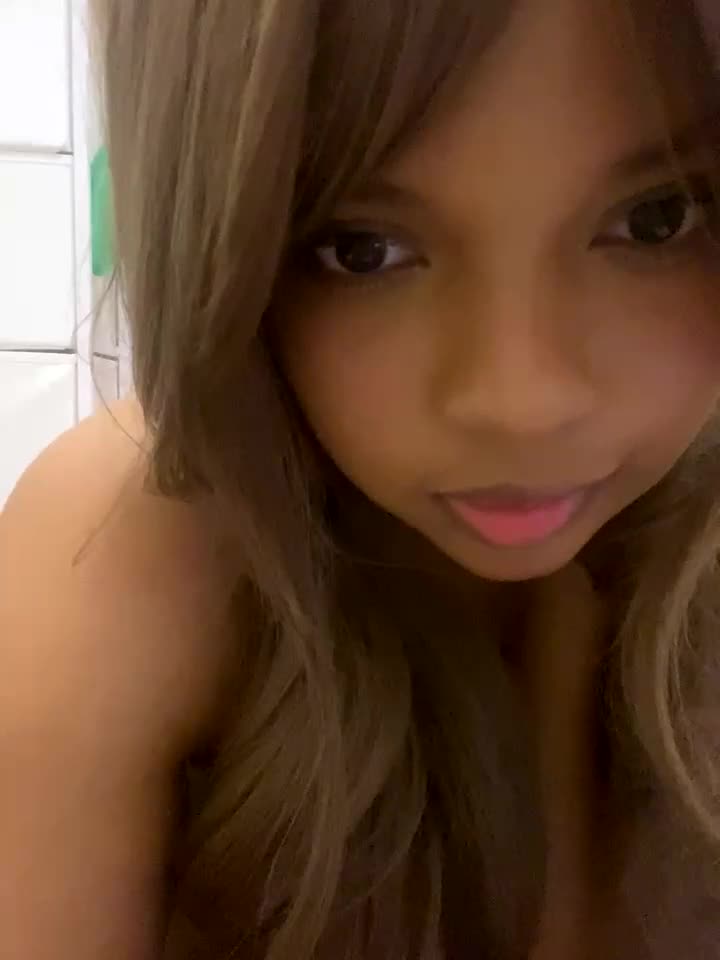 AwkwardJasminee - Stripchat webcam show • Friday, September 5, 2025 #DoggyStyle #FootFetish #NippleToys