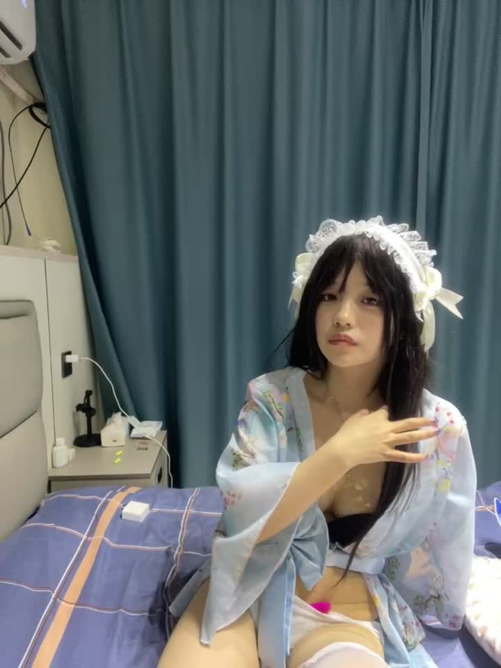 Aiden-Feier - Stripchat webcam show • Wednesday, September 3, 2025 #Outdoor #Striptease #Topless