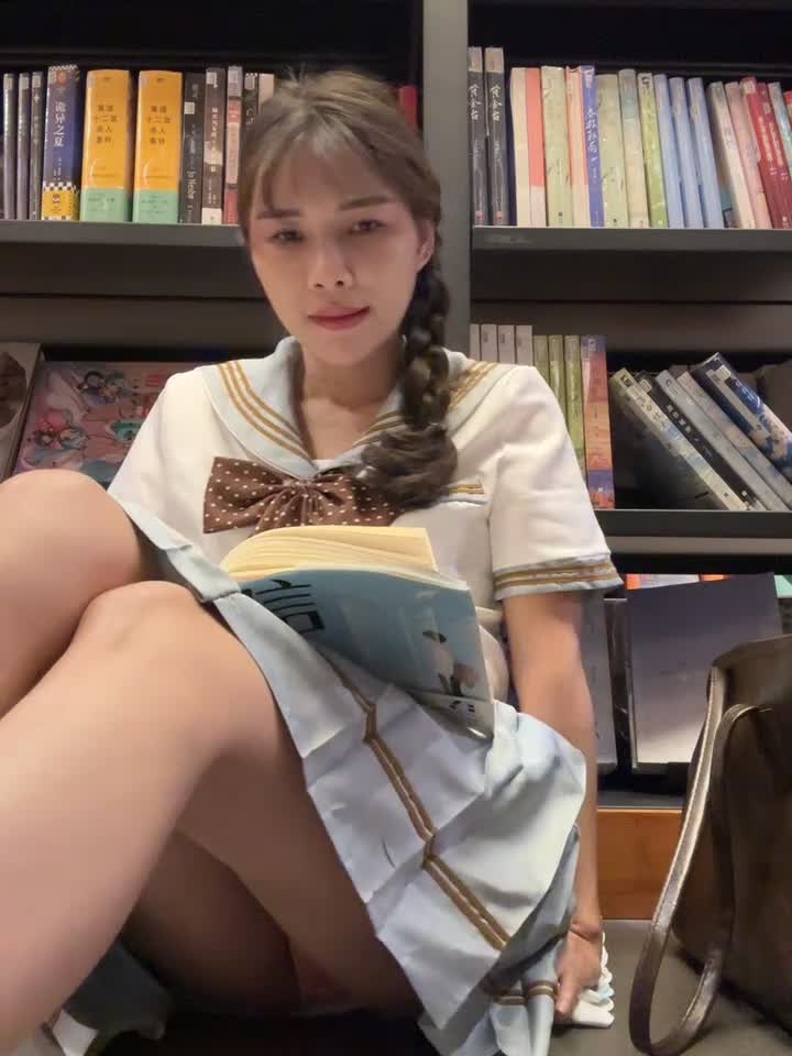 Adora188 - Stripchat webcam show • Wednesday, September 3, 2025 #FootFetish #Blowjob #Facial